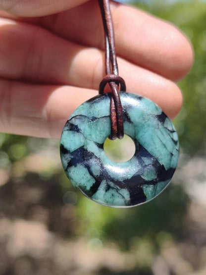 Smaragd / Emerald Edelstein Kette grün natürlich Rarität Heilstein Energie Kristall Anhänger Mann Frau Kind Geschenk Er Sie Valentinstag - Art of Nature Berlin