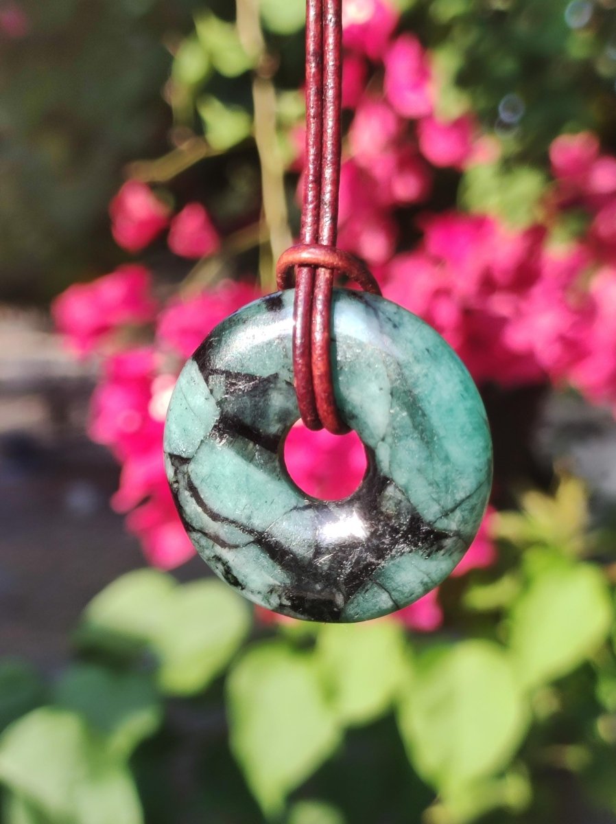 Smaragd / Emerald Edelstein Kette grün natürlich Rarität Heilstein Energie Kristall Anhänger Mann Frau Kind Geschenk Er Sie Valentinstag - Art of Nature Berlin