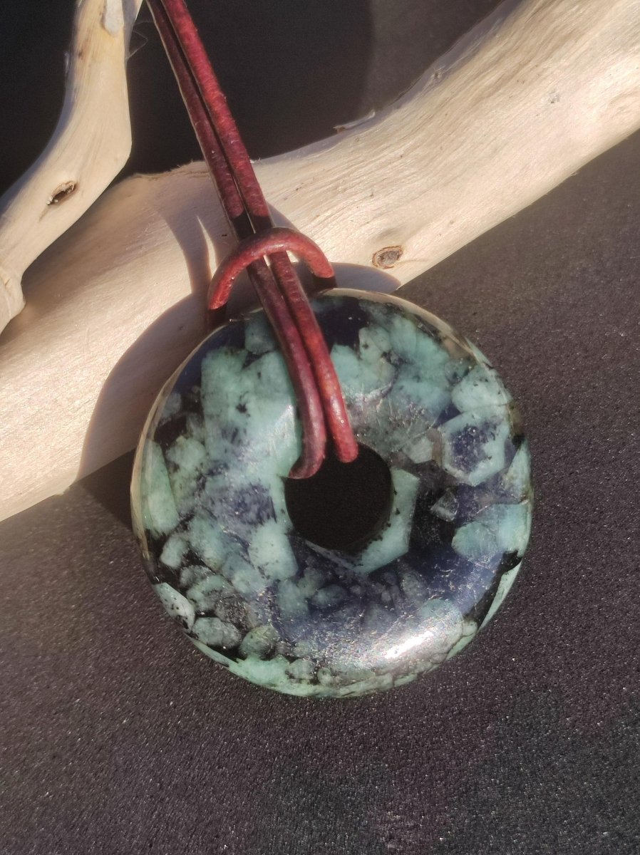 Smaragd / Emerald Edelstein Kette grün natürlich Rarität Heilstein Energie Kristall Anhänger Mann Frau Kind Geschenk Er Sie Valentinstag - Art of Nature Berlin