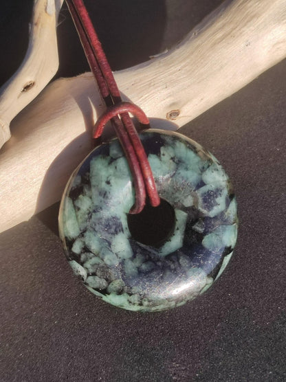 Smaragd / Emerald Edelstein Kette grün natürlich Rarität Heilstein Energie Kristall Anhänger Mann Frau Kind Geschenk Er Sie Valentinstag - Art of Nature Berlin