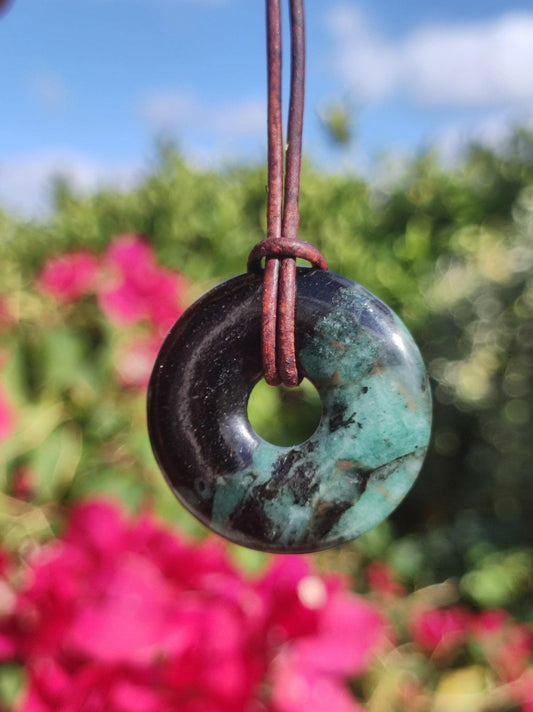 Smaragd / Emerald Edelstein Kette grün natürlich Rarität Heilstein Energie Kristall Anhänger Mann Frau Kind Geschenk Er Sie Valentinstag - Art of Nature Berlin