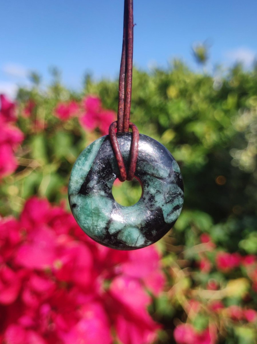 Smaragd / Emerald Edelstein Kette grün natürlich Rarität Heilstein Energie Kristall Anhänger Mann Frau Kind Geschenk Er Sie Valentinstag - Art of Nature Berlin