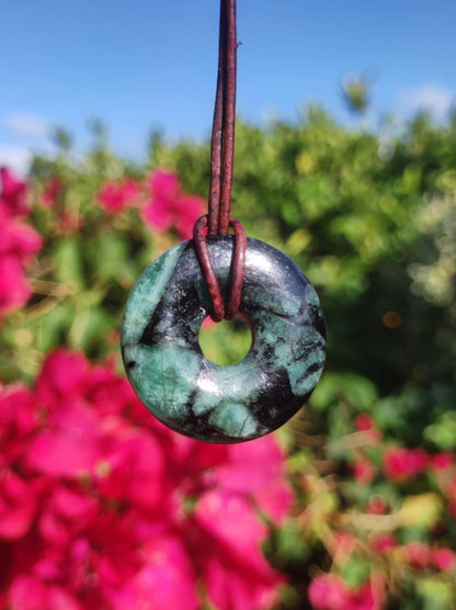 Smaragd / Emerald Edelstein Kette grün natürlich Rarität Heilstein Energie Kristall Anhänger Mann Frau Kind Geschenk Er Sie Valentinstag - Art of Nature Berlin