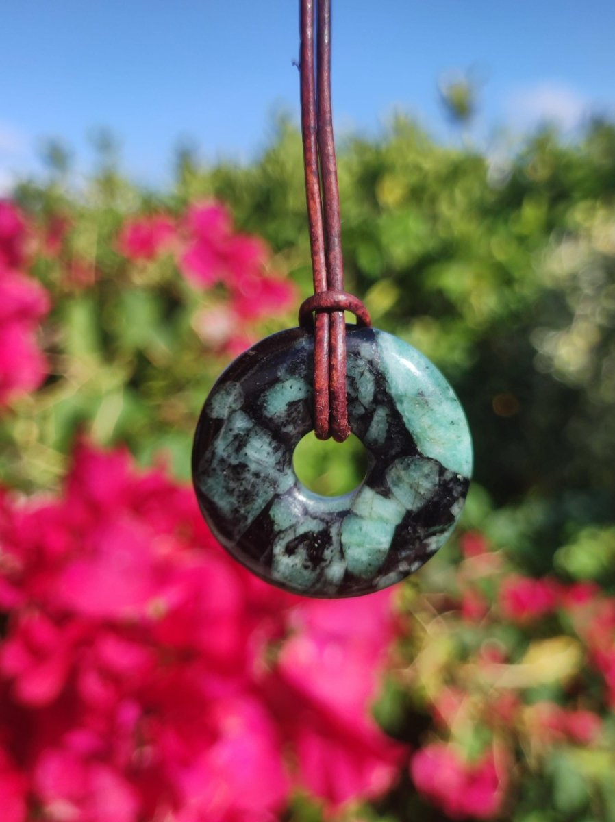 Smaragd / Emerald Edelstein Kette grün natürlich Rarität Heilstein Energie Kristall Anhänger Mann Frau Kind Geschenk Er Sie Valentinstag - Art of Nature Berlin