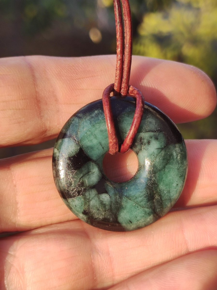 Smaragd / Emerald Edelstein Kette grün natürlich Rarität Heilstein Energie Kristall Anhänger Mann Frau Kind Geschenk Er Sie Valentinstag - Art of Nature Berlin