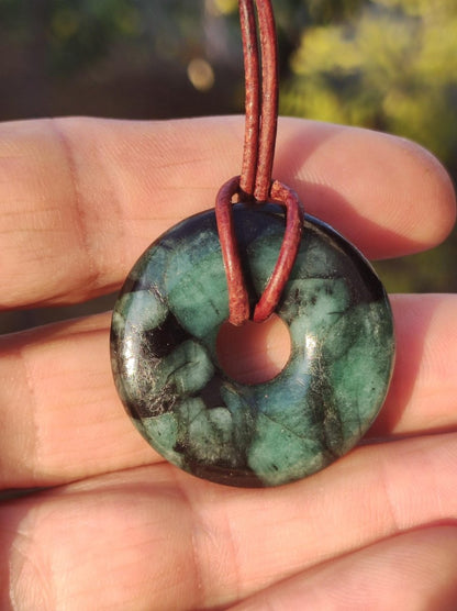 Smaragd / Emerald Edelstein Kette grün natürlich Rarität Heilstein Energie Kristall Anhänger Mann Frau Kind Geschenk Er Sie Valentinstag - Art of Nature Berlin