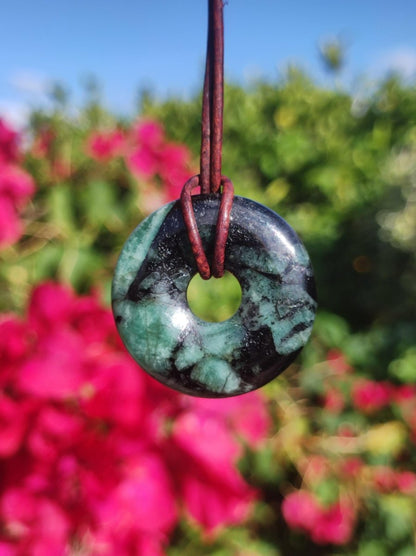 Smaragd / Emerald Edelstein Kette grün natürlich Rarität Heilstein Energie Kristall Anhänger Mann Frau Kind Geschenk Er Sie Valentinstag - Art of Nature Berlin