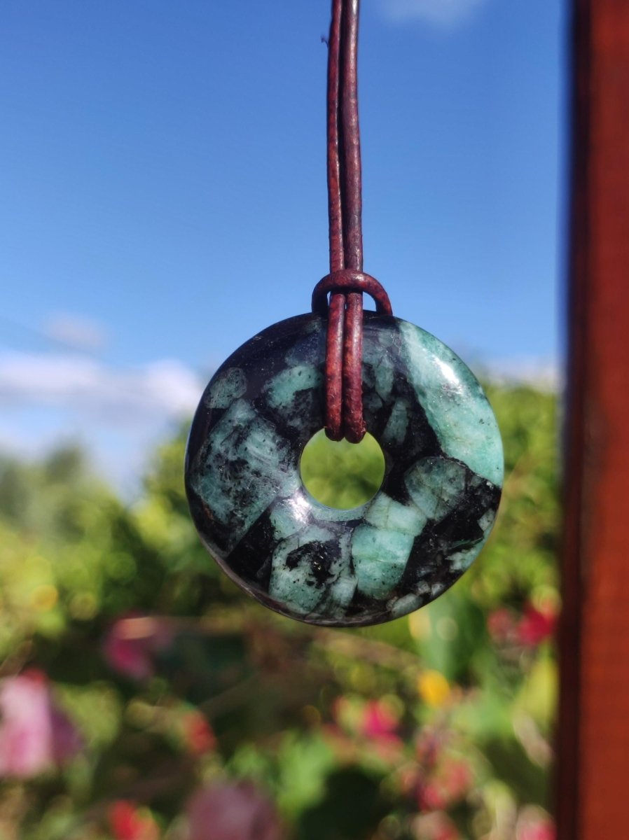 Smaragd / Emerald Edelstein Kette grün natürlich Rarität Heilstein Energie Kristall Anhänger Mann Frau Kind Geschenk Er Sie Valentinstag - Art of Nature Berlin