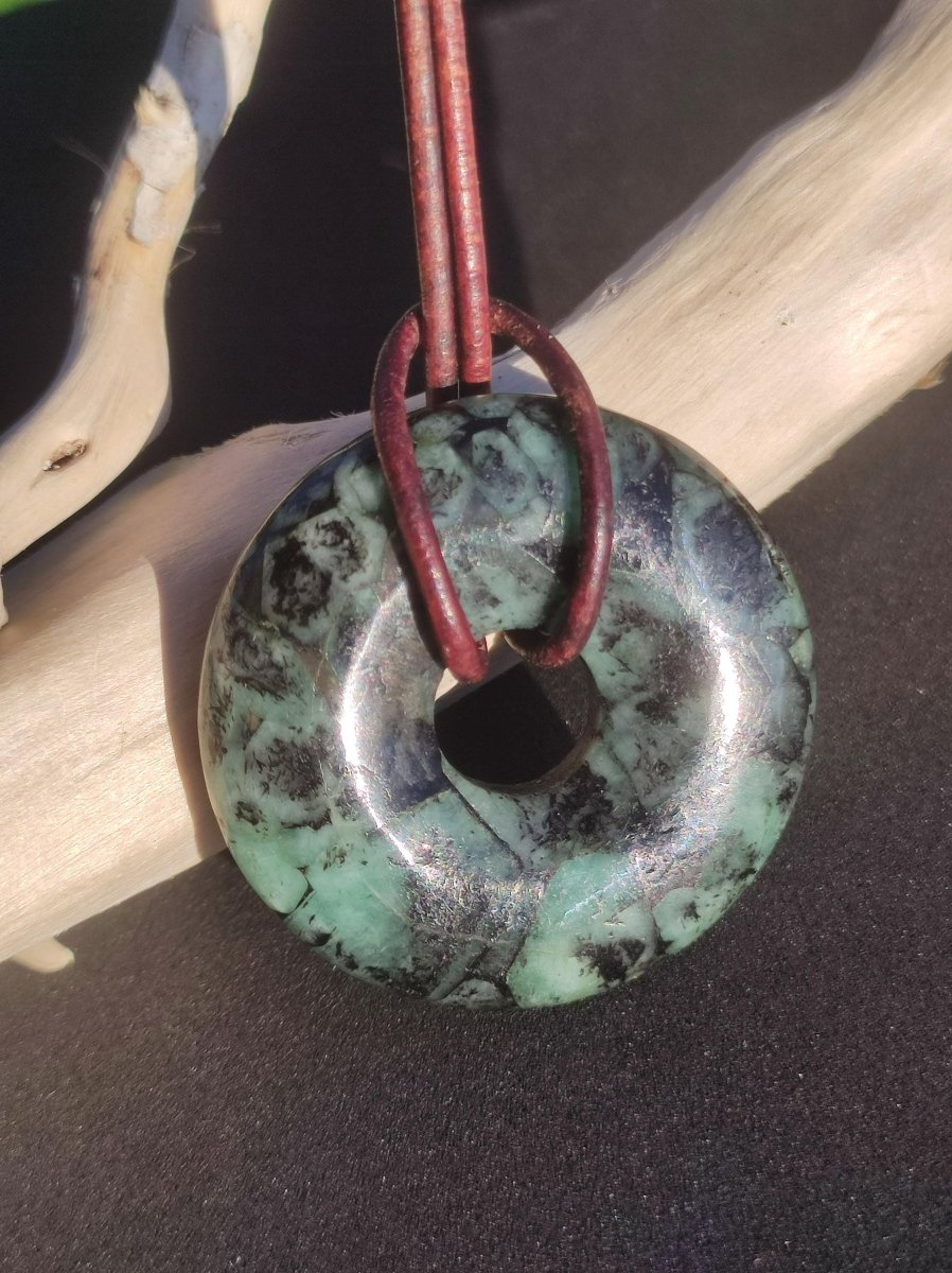 Smaragd / Emerald Edelstein Kette grün natürlich Rarität Heilstein Energie Kristall Anhänger Mann Frau Kind Geschenk Er Sie Valentinstag - Art of Nature Berlin