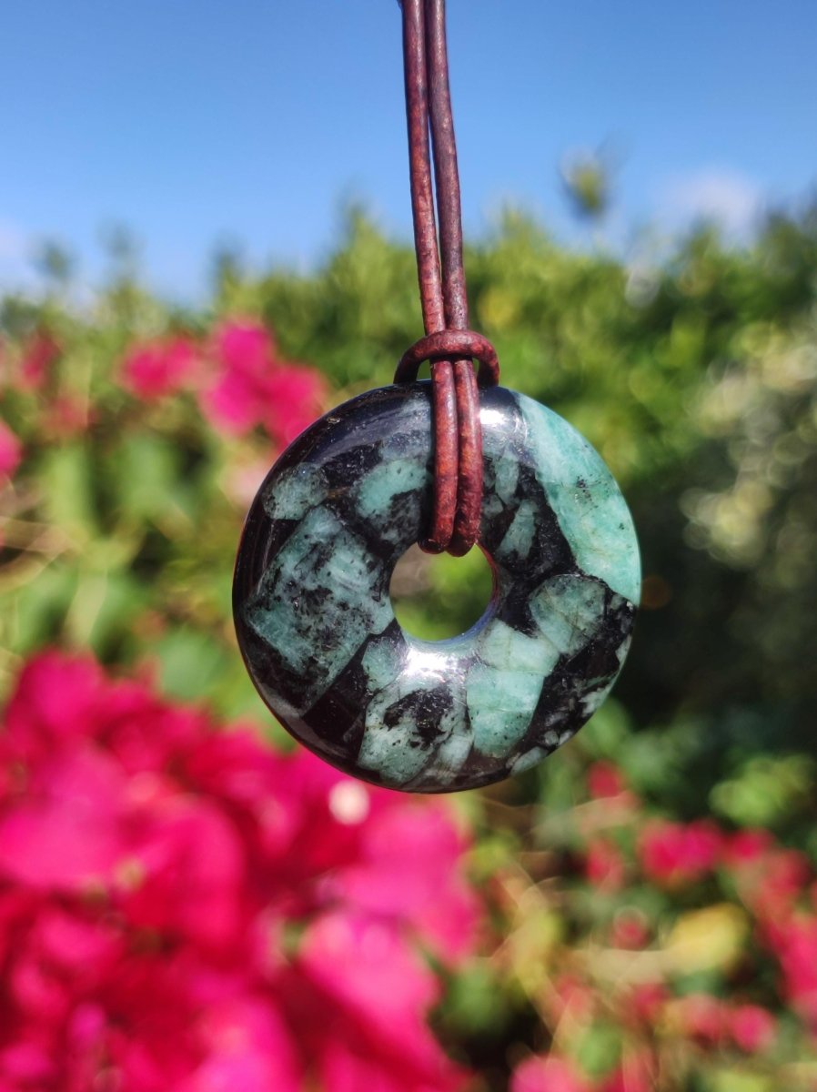 Smaragd / Emerald Edelstein Kette grün natürlich Rarität Heilstein Energie Kristall Anhänger Mann Frau Kind Geschenk Er Sie Valentinstag - Art of Nature Berlin