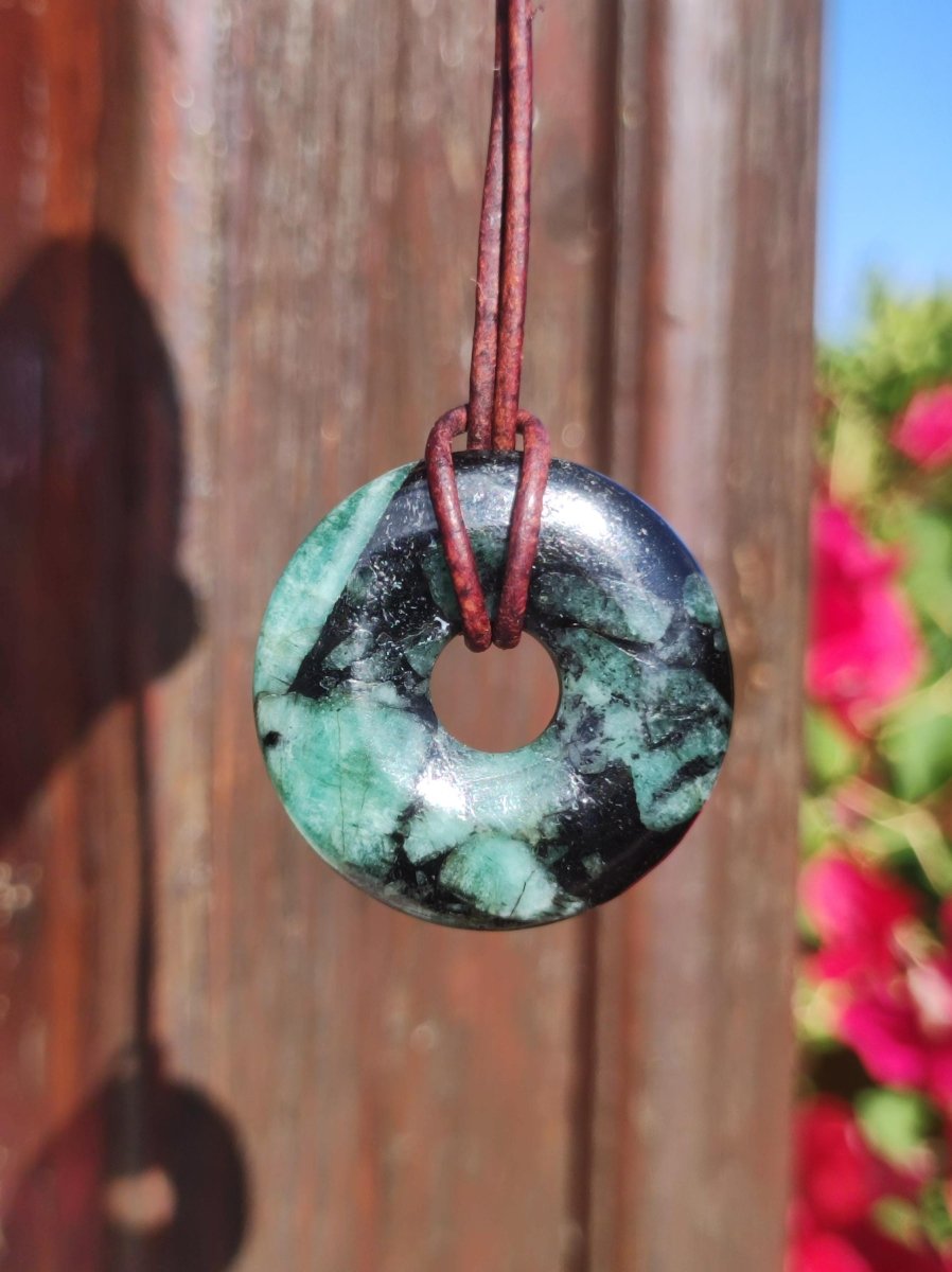 Smaragd / Emerald Edelstein Kette grün natürlich Rarität Heilstein Energie Kristall Anhänger Mann Frau Kind Geschenk Er Sie Valentinstag - Art of Nature Berlin