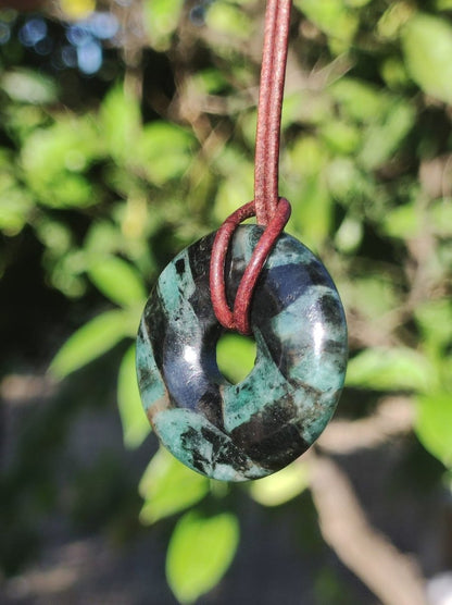 Smaragd / Emerald Edelstein Kette grün natürlich Rarität Heilstein Energie Kristall Anhänger Mann Frau Kind Geschenk Er Sie Valentinstag - Art of Nature Berlin