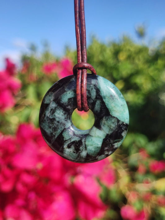 Smaragd / Emerald Edelstein Kette grün natürlich Rarität Heilstein Energie Kristall Anhänger Mann Frau Kind Geschenk Er Sie Valentinstag - Art of Nature Berlin