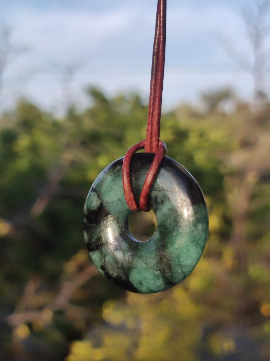 Smaragd / Emerald Edelstein Kette grün natürlich Rarität Heilstein Energie Kristall Anhänger Mann Frau Kind Geschenk Er Sie Valentinstag - Art of Nature Berlin