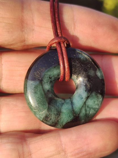 Smaragd / Emerald Edelstein Kette grün natürlich Rarität Heilstein Energie Kristall Anhänger Mann Frau Kind Geschenk Er Sie Valentinstag - Art of Nature Berlin