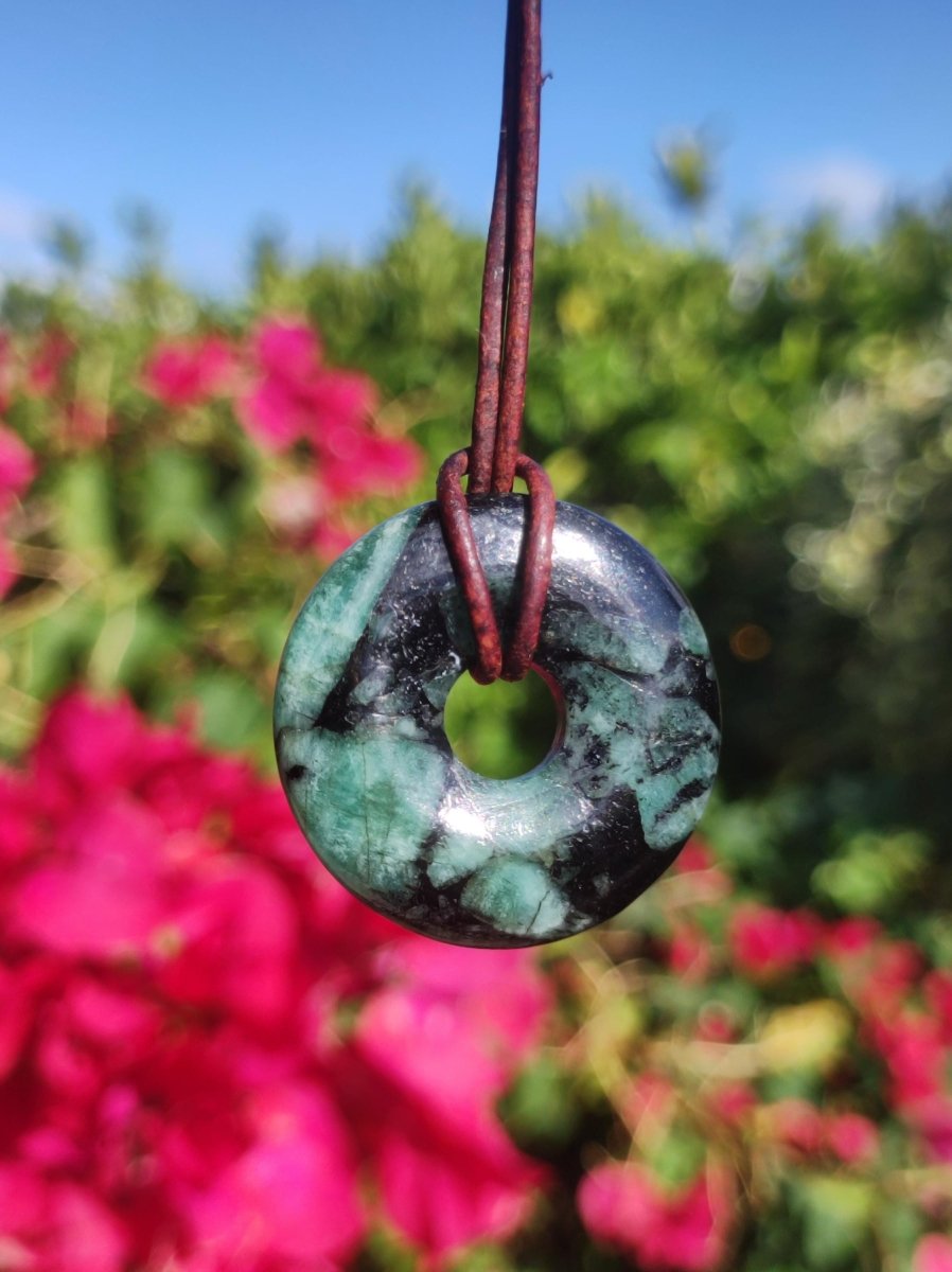 Smaragd / Emerald Edelstein Kette grün natürlich Rarität Heilstein Energie Kristall Anhänger Mann Frau Kind Geschenk Er Sie Valentinstag - Art of Nature Berlin