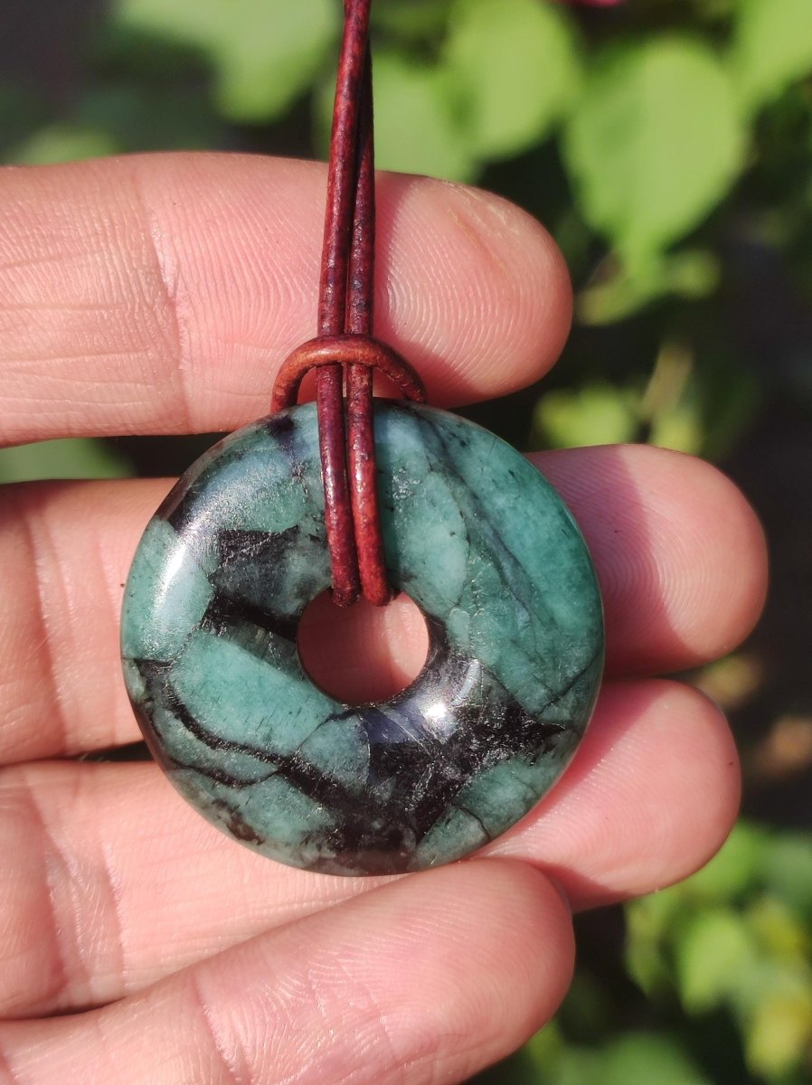 Smaragd / Emerald Edelstein Kette grün natürlich Rarität Heilstein Energie Kristall Anhänger Mann Frau Kind Geschenk Er Sie Valentinstag - Art of Nature Berlin