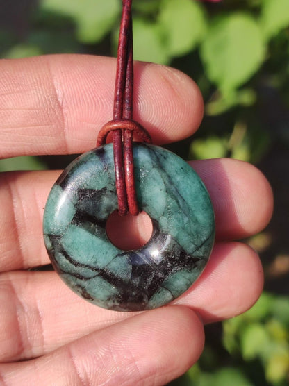 Smaragd / Emerald Edelstein Kette grün natürlich Rarität Heilstein Energie Kristall Anhänger Mann Frau Kind Geschenk Er Sie Valentinstag - Art of Nature Berlin
