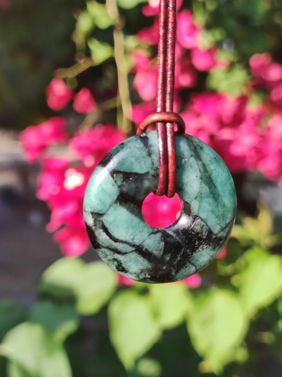 Smaragd / Emerald Edelstein Kette grün natürlich Rarität Heilstein Energie Kristall Anhänger Mann Frau Kind Geschenk Er Sie Valentinstag - Art of Nature Berlin