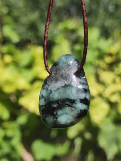 Smaragd / Emerald Edelstein Kette grün schwarz Natur HIPPIE GOA Boho Ethno Heilstein Kristalle Schmuck Anhänger Mann Frau Geschenk Er Sie - Art of Nature Berlin