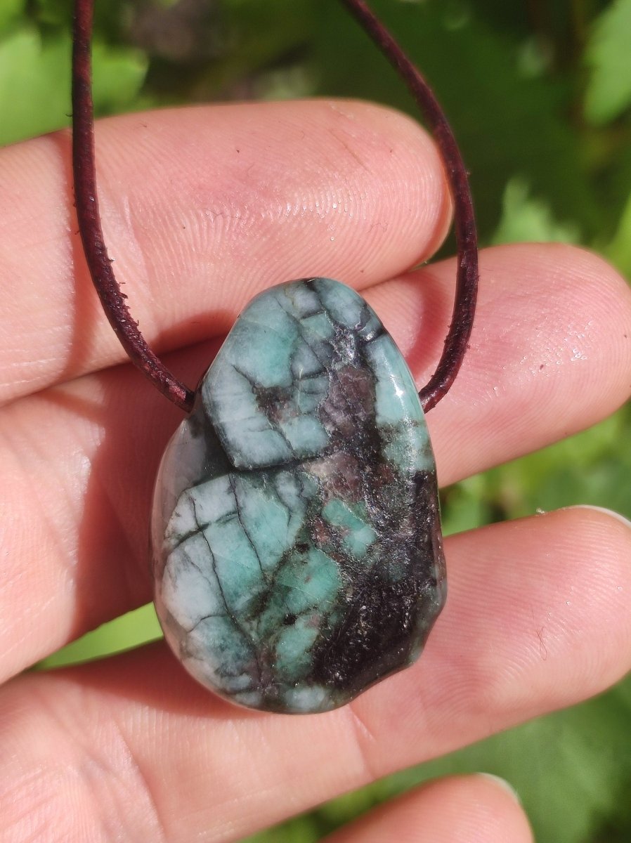 Smaragd / Emerald Edelstein Kette grün schwarz Natur HIPPIE GOA Boho Ethno Heilstein Kristalle Schmuck Anhänger Mann Frau Geschenk Er Sie - Art of Nature Berlin