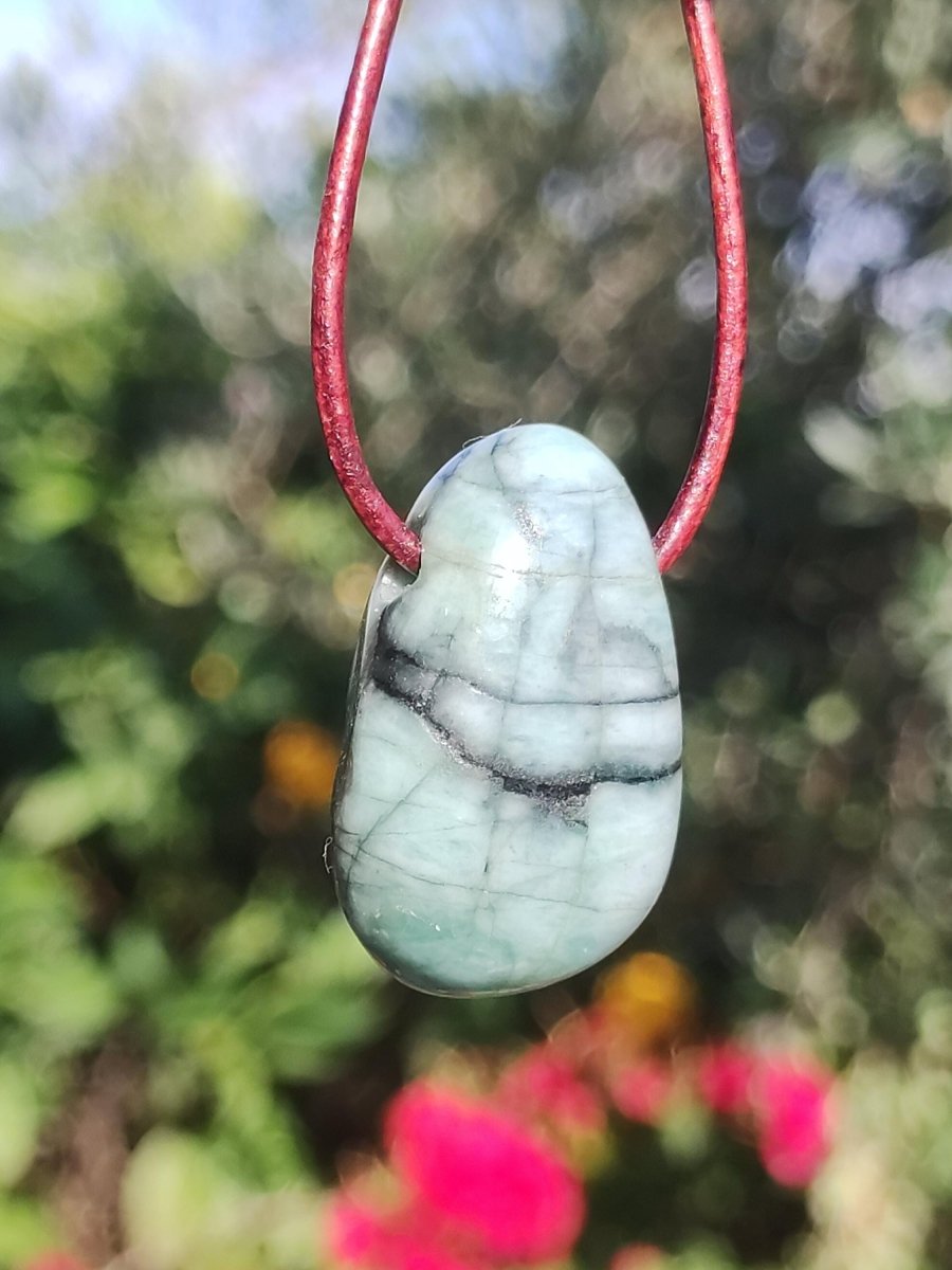 Smaragd / Emerald Edelstein Kette grün schwarz Natur HIPPIE GOA Boho Ethno Heilstein Kristalle Schmuck Anhänger Mann Frau Geschenk Er Sie - Art of Nature Berlin