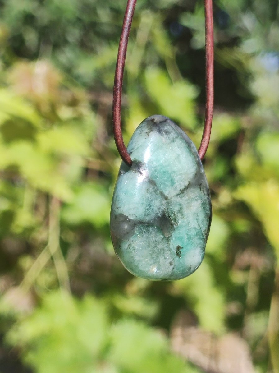 Smaragd / Emerald Edelstein Kette grün schwarz Natur HIPPIE GOA Boho Ethno Heilstein Kristalle Schmuck Anhänger Mann Frau Geschenk Er Sie - Art of Nature Berlin