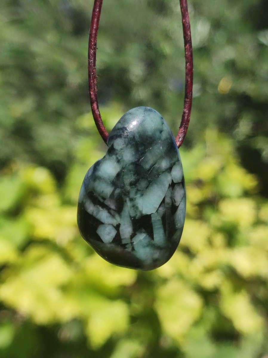 Smaragd / Emerald Edelstein Kette grün schwarz Natur HIPPIE GOA Boho Ethno Heilstein Kristalle Schmuck Anhänger Mann Frau Geschenk Er Sie - Art of Nature Berlin