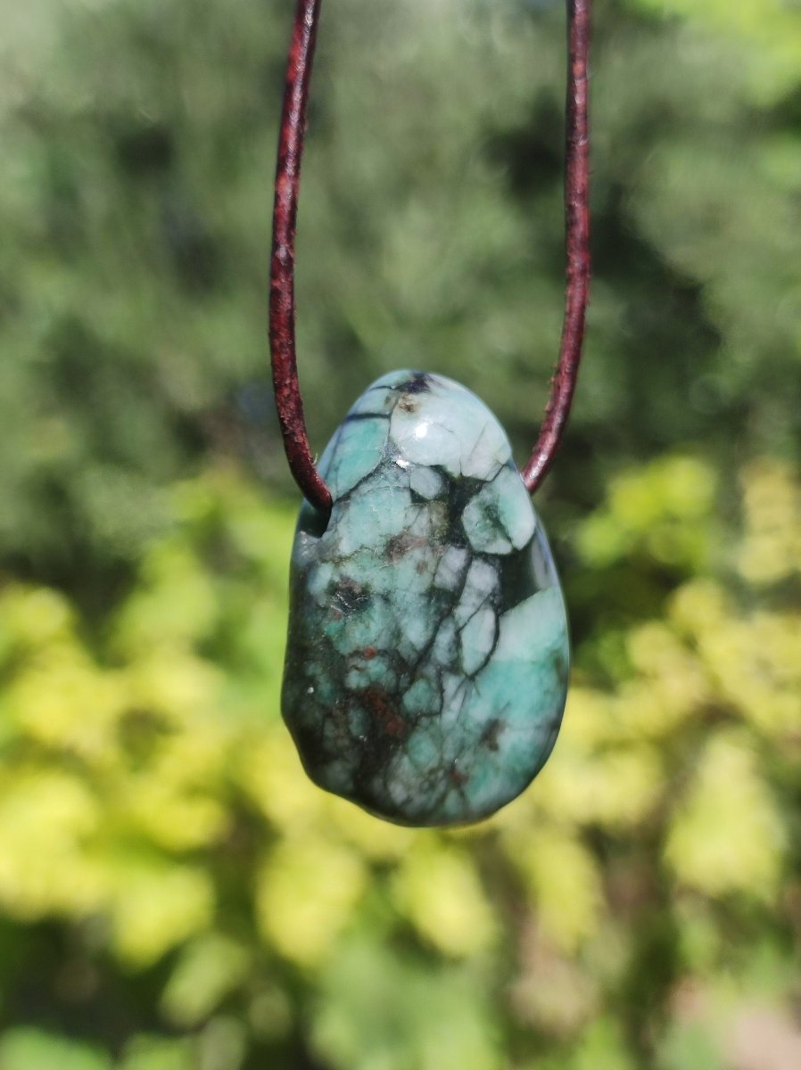 Smaragd / Emerald Edelstein Kette grün schwarz Natur HIPPIE GOA Boho Ethno Heilstein Kristalle Schmuck Anhänger Mann Frau Geschenk Er Sie - Art of Nature Berlin