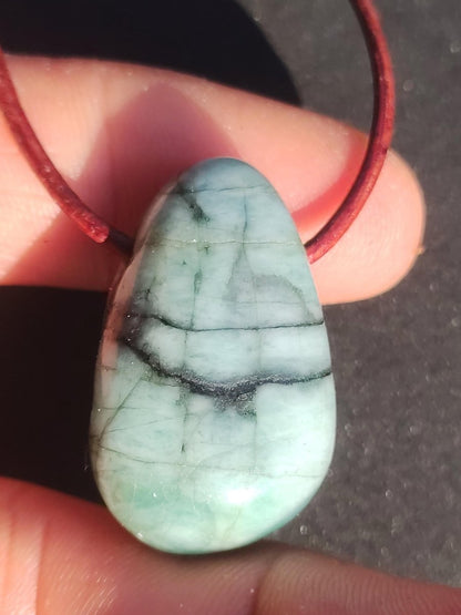 Smaragd / Emerald Edelstein Kette grün schwarz Natur HIPPIE GOA Boho Ethno Heilstein Kristalle Schmuck Anhänger Mann Frau Geschenk Er Sie - Art of Nature Berlin