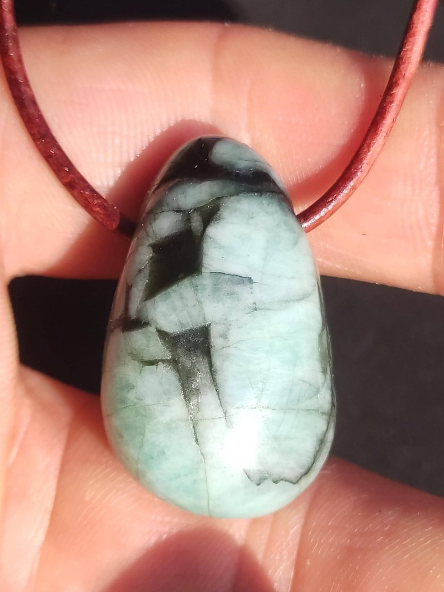 Smaragd / Emerald Edelstein Kette grün schwarz Natur HIPPIE GOA Boho Ethno Heilstein Kristalle Schmuck Anhänger Mann Frau Geschenk Er Sie - Art of Nature Berlin