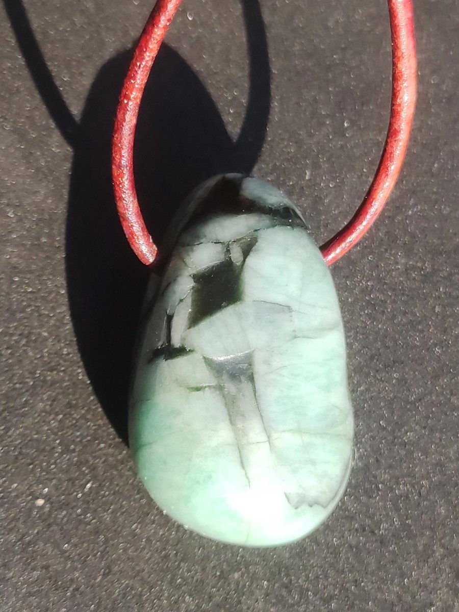 Smaragd / Emerald Edelstein Kette grün schwarz Natur HIPPIE GOA Boho Ethno Heilstein Kristalle Schmuck Anhänger Mann Frau Geschenk Er Sie - Art of Nature Berlin