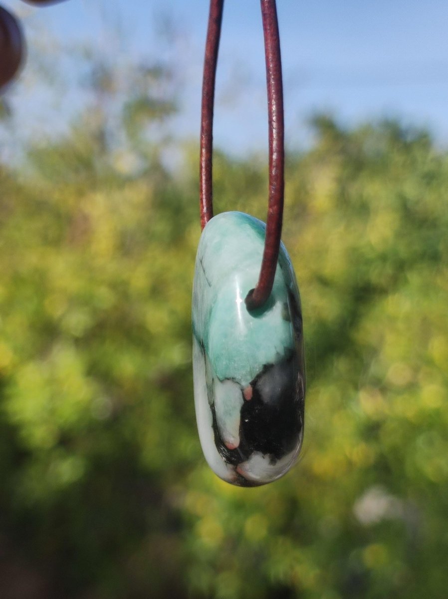 Smaragd / Emerald Edelstein Kette grün schwarz Natur HIPPIE GOA Boho Ethno Heilstein Kristalle Schmuck Anhänger Mann Frau Geschenk Er Sie - Art of Nature Berlin