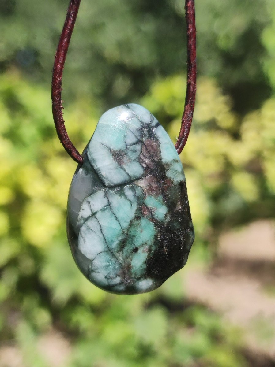 Smaragd / Emerald Edelstein Kette grün schwarz Natur HIPPIE GOA Boho Ethno Heilstein Kristalle Schmuck Anhänger Mann Frau Geschenk Er Sie - Art of Nature Berlin