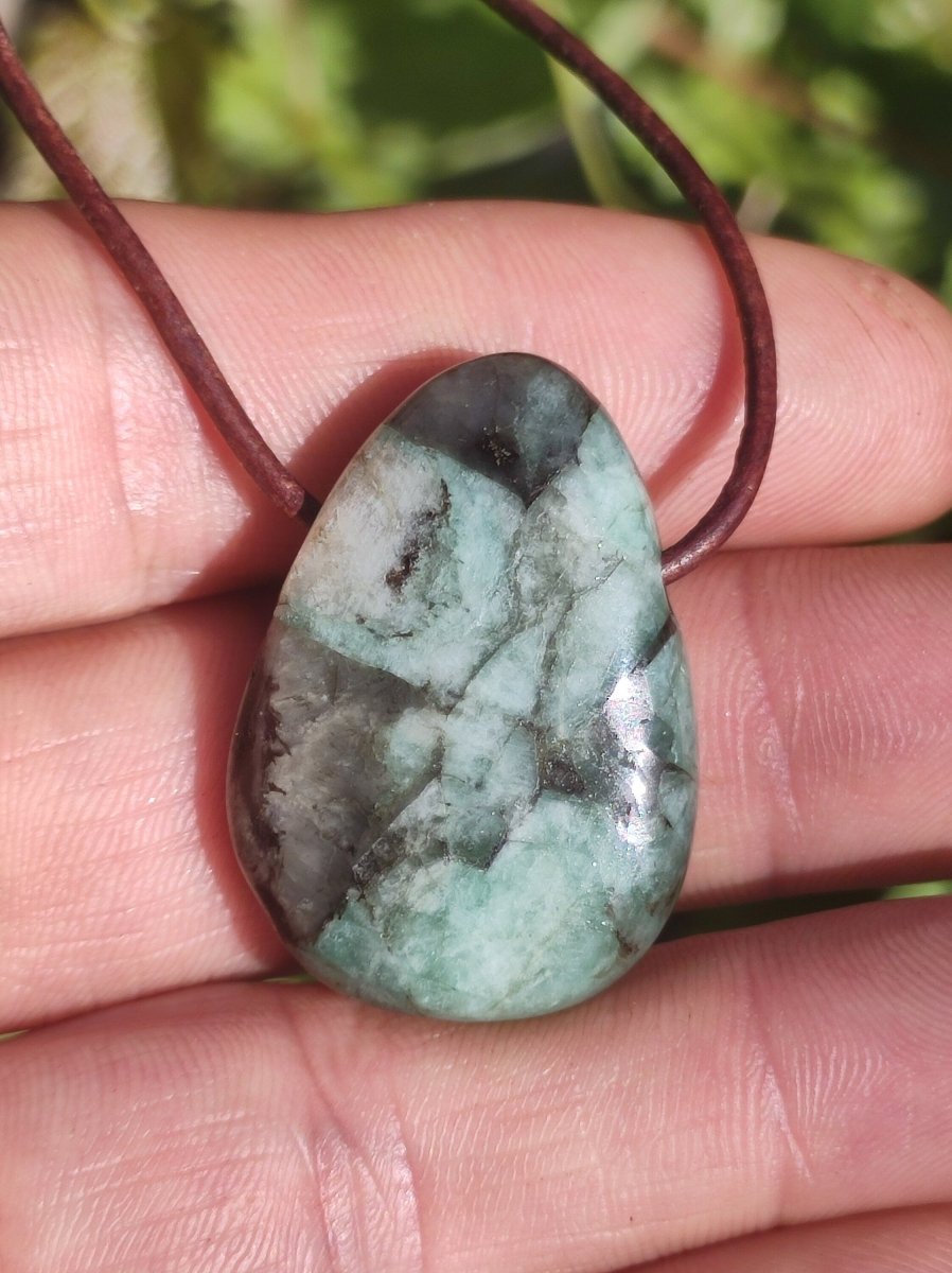 Smaragd / Emerald Edelstein Kette grün schwarz Natur HIPPIE GOA Boho Ethno Heilstein Kristalle Schmuck Anhänger Mann Frau Geschenk Er Sie - Art of Nature Berlin