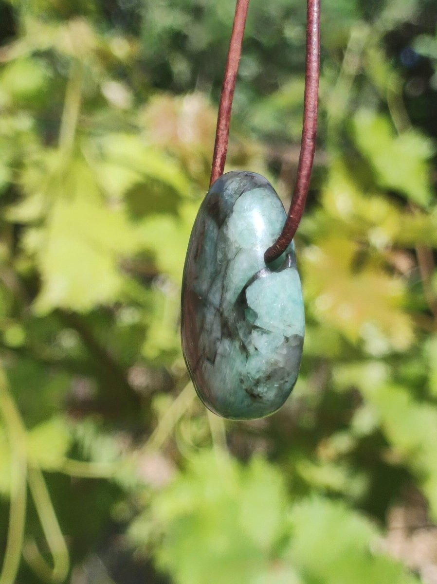 Smaragd / Emerald Edelstein Kette grün schwarz Natur HIPPIE GOA Boho Ethno Heilstein Kristalle Schmuck Anhänger Mann Frau Geschenk Er Sie - Art of Nature Berlin