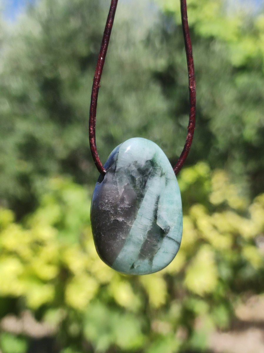 Smaragd / Emerald Edelstein Kette grün schwarz Natur HIPPIE GOA Boho Ethno Heilstein Kristalle Schmuck Anhänger Mann Frau Geschenk Er Sie - Art of Nature Berlin