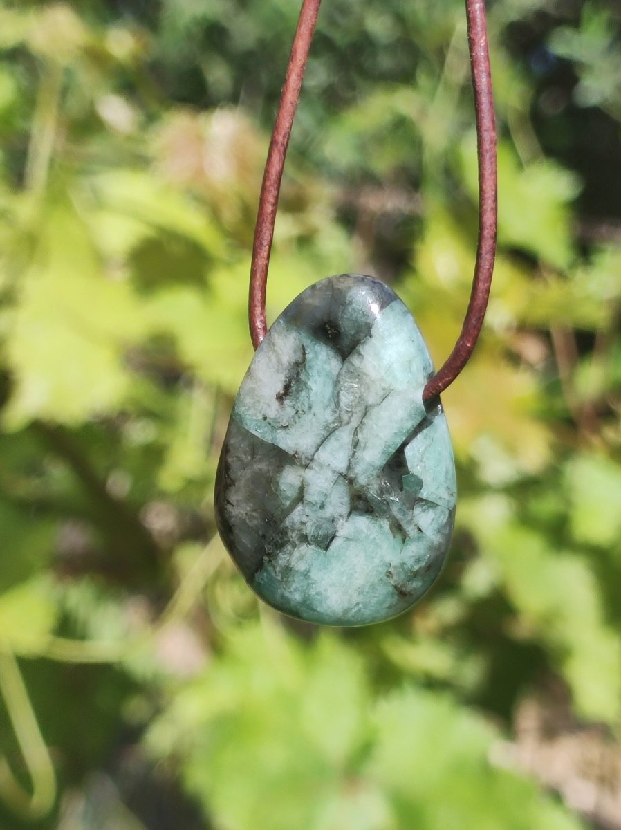 Smaragd / Emerald Edelstein Kette grün schwarz Natur HIPPIE GOA Boho Ethno Heilstein Kristalle Schmuck Anhänger Mann Frau Geschenk Er Sie - Art of Nature Berlin