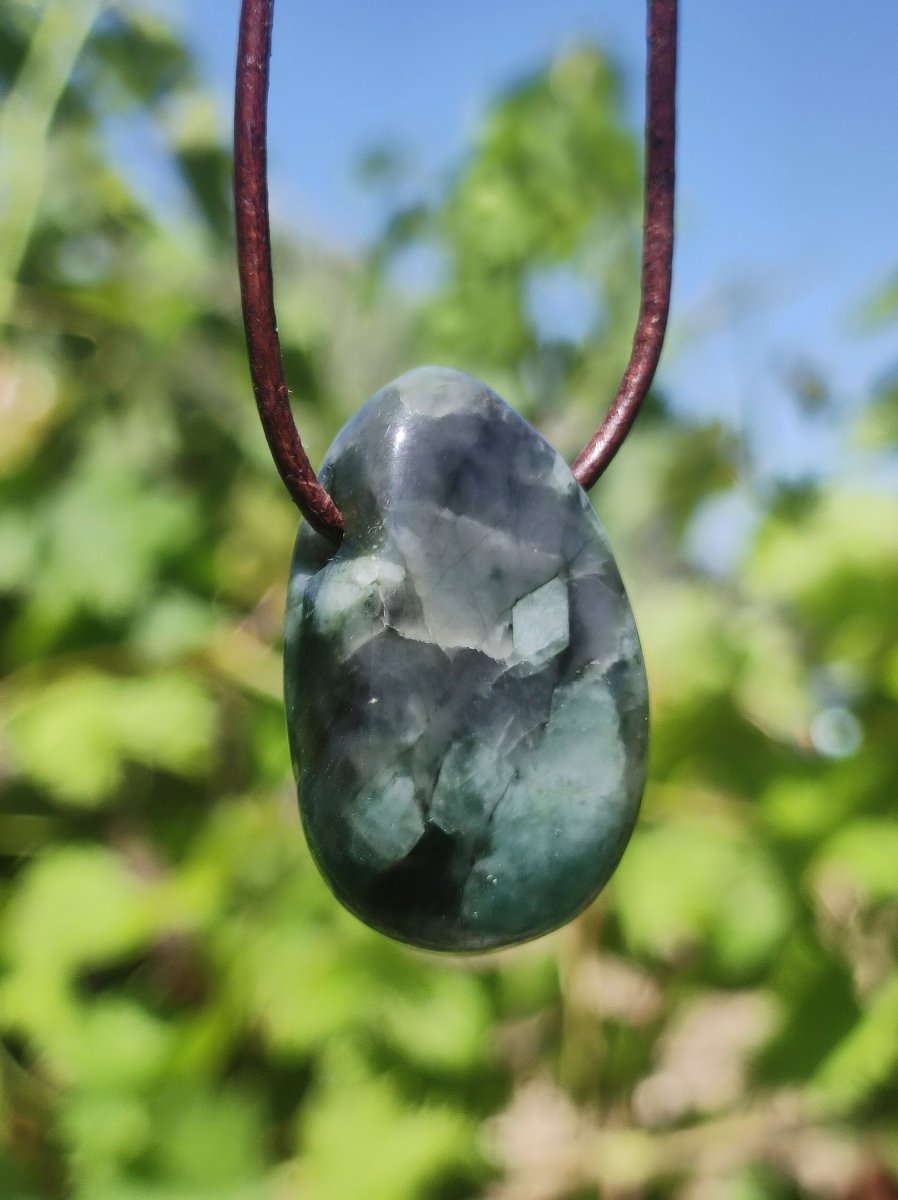 Smaragd / Emerald Edelstein Kette grün schwarz Natur HIPPIE GOA Boho Ethno Heilstein Kristalle Schmuck Anhänger Mann Frau Geschenk Er Sie - Art of Nature Berlin