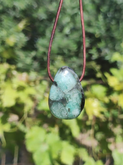 Smaragd / Emerald Edelstein Kette grün schwarz Natur HIPPIE GOA Boho Ethno Heilstein Kristalle Schmuck Anhänger Mann Frau Geschenk Er Sie - Art of Nature Berlin