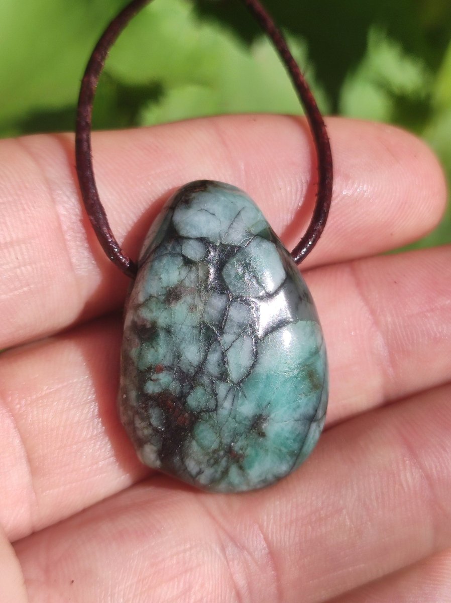 Smaragd / Emerald Edelstein Kette grün schwarz Natur HIPPIE GOA Boho Ethno Heilstein Kristalle Schmuck Anhänger Mann Frau Geschenk Er Sie - Art of Nature Berlin