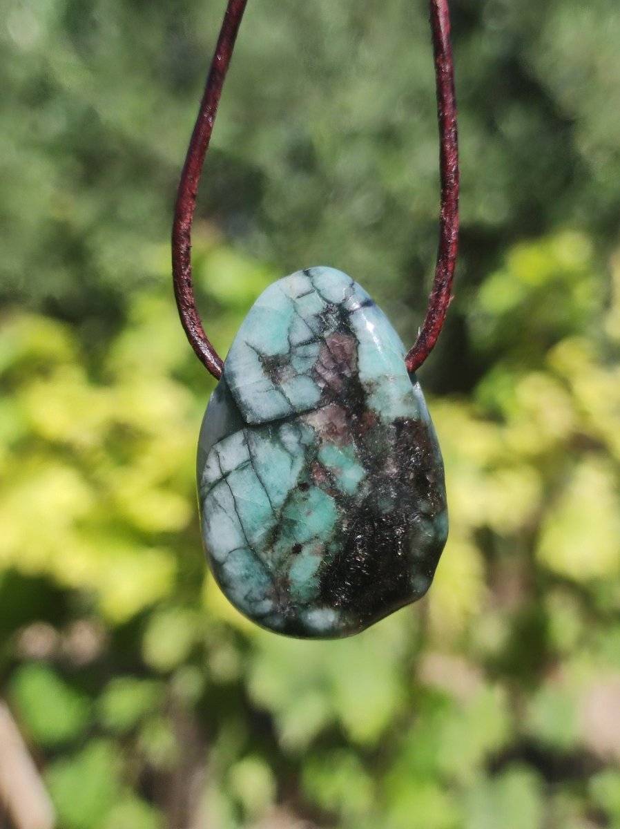 Smaragd / Emerald Edelstein Kette grün schwarz Natur HIPPIE GOA Boho Ethno Heilstein Kristalle Schmuck Anhänger Mann Frau Geschenk Er Sie - Art of Nature Berlin