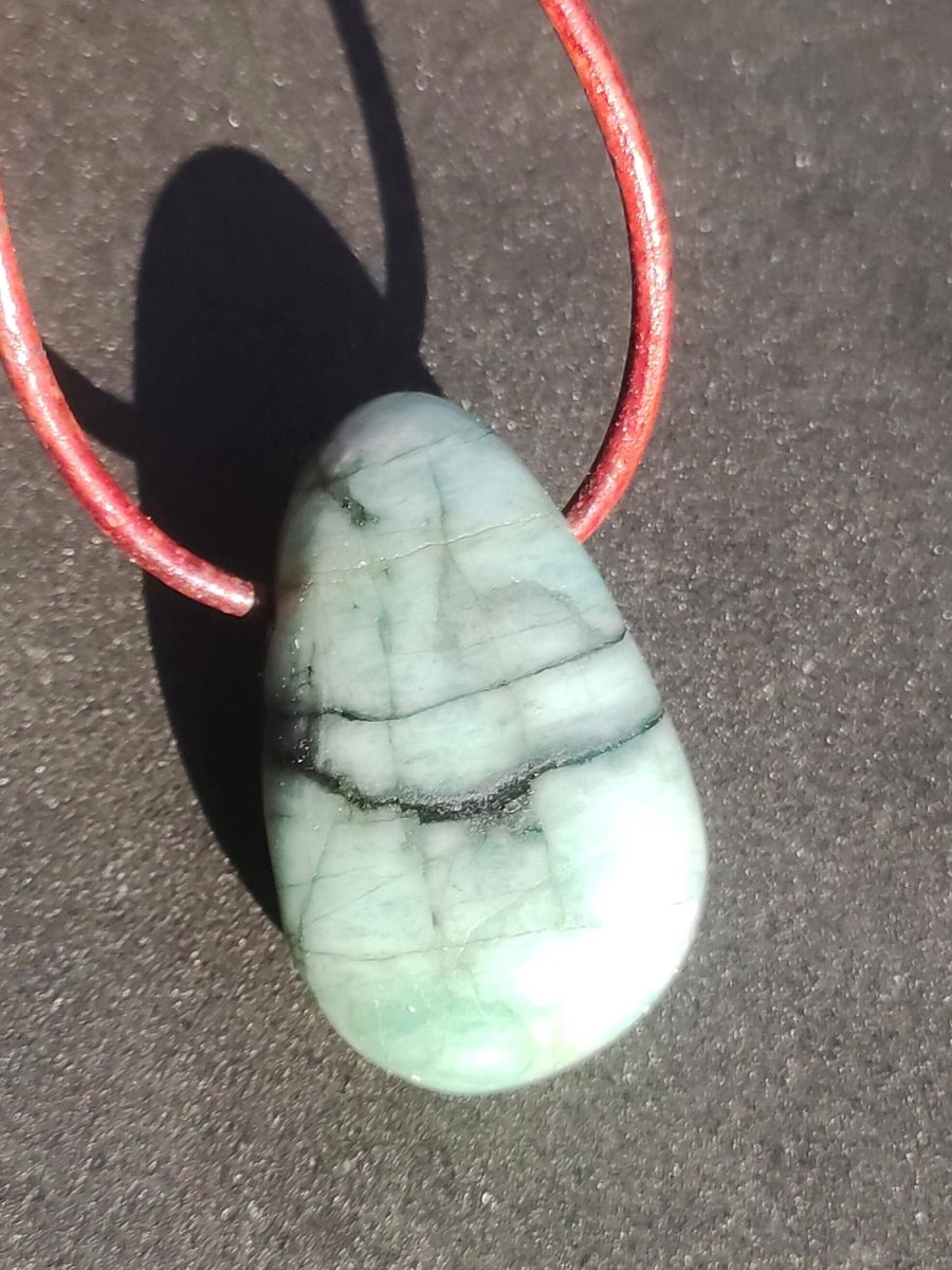 Smaragd / Emerald Edelstein Kette grün schwarz Natur HIPPIE GOA Boho Ethno Heilstein Kristalle Schmuck Anhänger Mann Frau Geschenk Er Sie - Art of Nature Berlin
