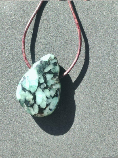 Smaragd / Emerald Edelstein Kette grün schwarz Natur HIPPIE GOA Boho Ethno Heilstein Kristalle Schmuck Anhänger Mann Frau Geschenk Er Sie - Art of Nature Berlin