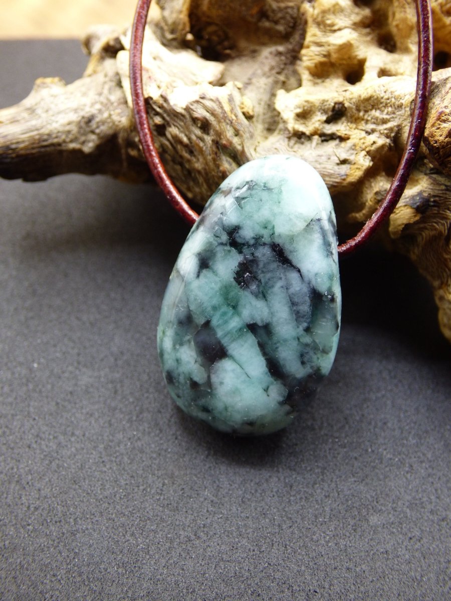 Smaragd / Emerald ~ Edelstein Kette ~HIPPIE ~GOA ~Boho ~Ethno ~Nature ~Heilstein - Art of Nature Berlin