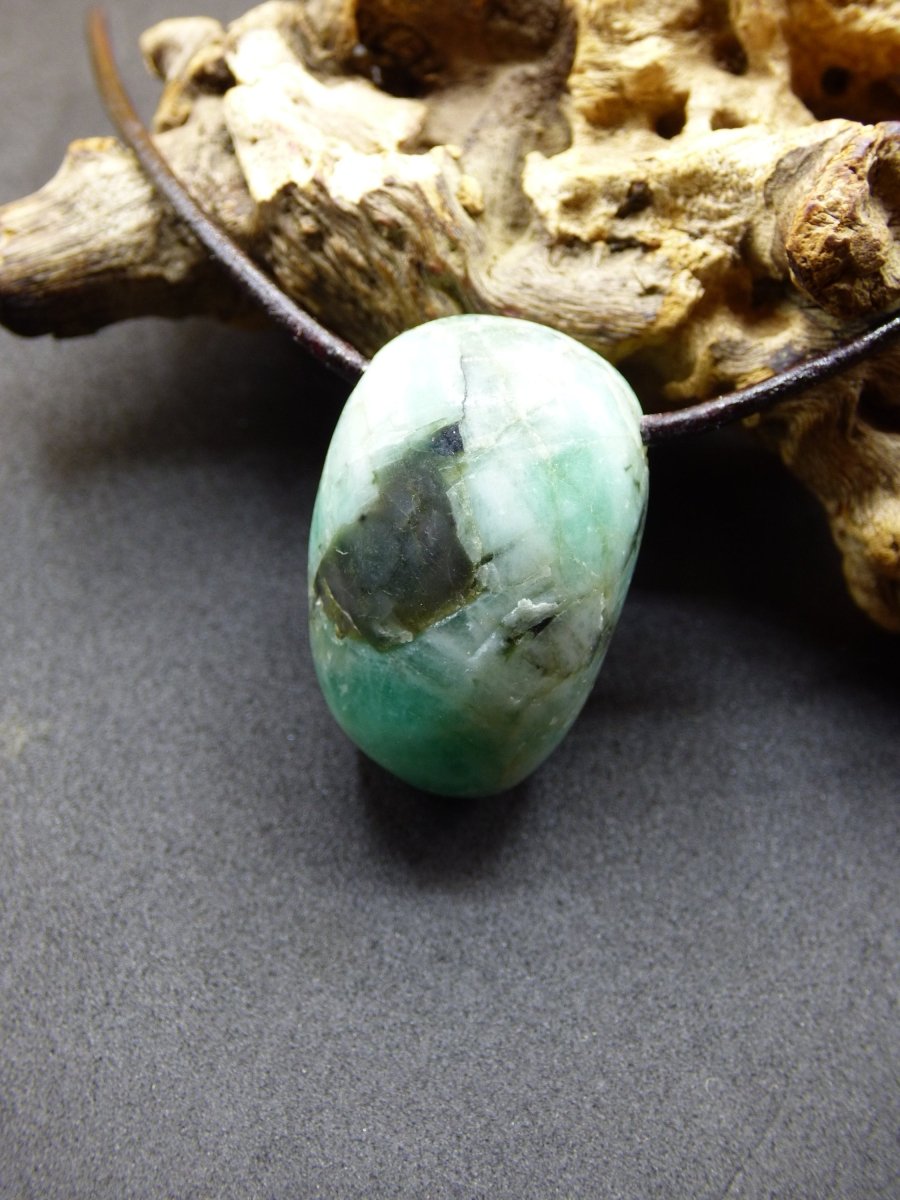 Smaragd / Emerald ~ Edelstein Kette HIPPIE GOA Boho Ethno Nature Heilstein grün natürlich Stein Anhänger Hochwertig Qualität Männer Sohn - Art of Nature Berlin