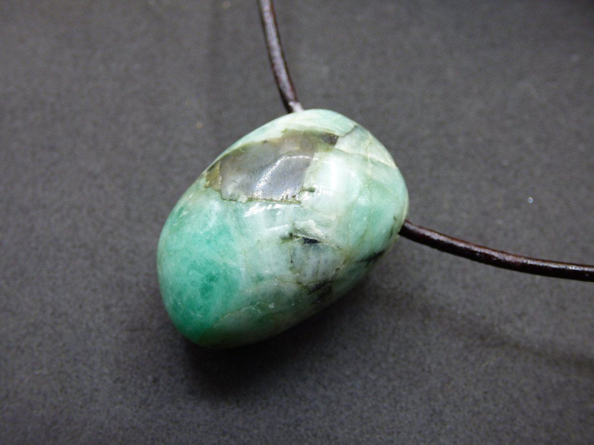 Smaragd / Emerald ~ Edelstein Kette HIPPIE GOA Boho Ethno Nature Heilstein grün natürlich Stein Anhänger Hochwertig Qualität Männer Sohn - Art of Nature Berlin