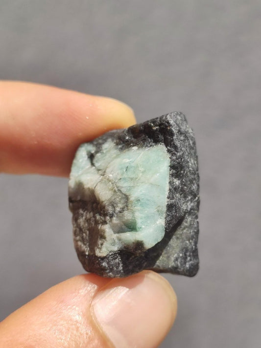 Smaragd / Emerald roh Sammler Stufe Rarität Edelstein Deko Kristall Heilstein Mineral Kollektion Energie Natur Meditation HIPPIE Brasilien - Art of Nature Berlin