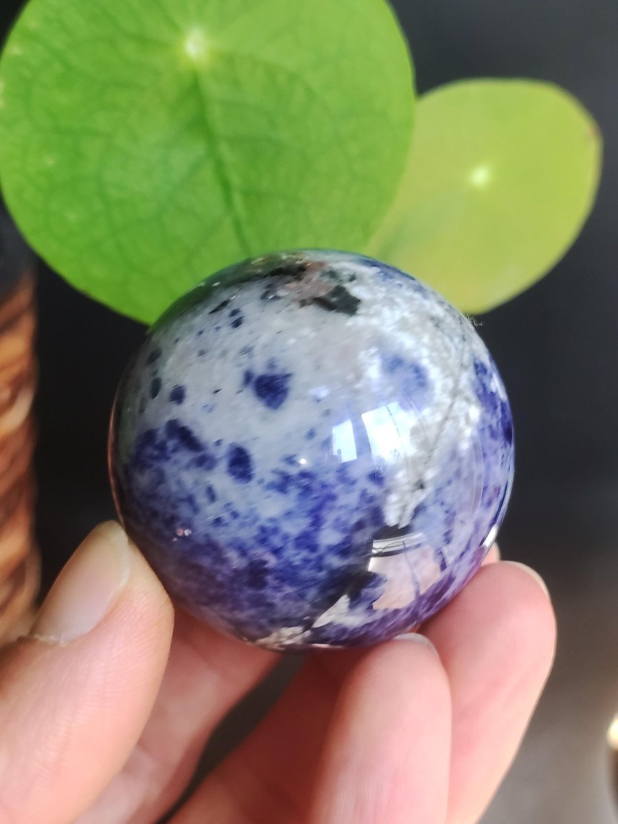 Sodalith - Edelstein Kugel Deko Sphere Massage Kristall Spielkugel Meditation Heilstein Frau Mann Geschenk Er Sie Haus Energie Traum Wohnen - Art of Nature Berlin