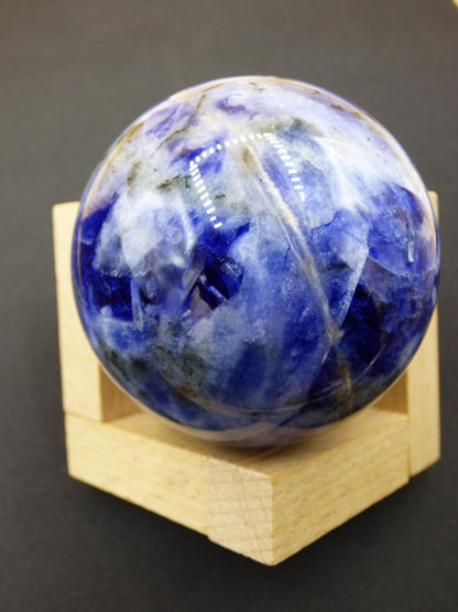 Sodalith - Edelstein Kugel Deko Sphere Massage Kristall Spielkugel Meditation Heilstein Frau Mann Geschenk Er Sie Haus Energie Traum Wohnen - Art of Nature Berlin